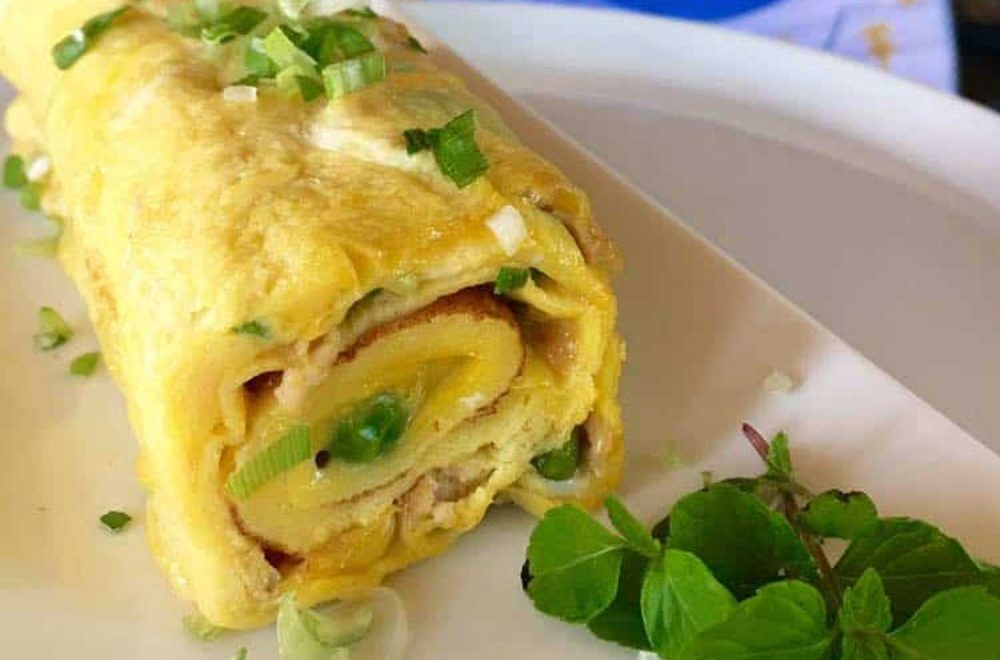 Tamagoyaki (Japanese rolled omelet)