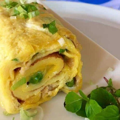 Tamagoyaki (Japanese rolled omelet)