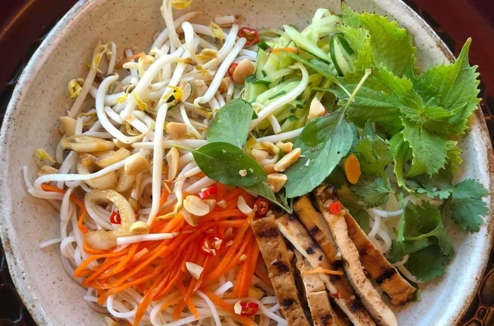 Vietnamese Rice Noodle Bowl (Bun Chay)